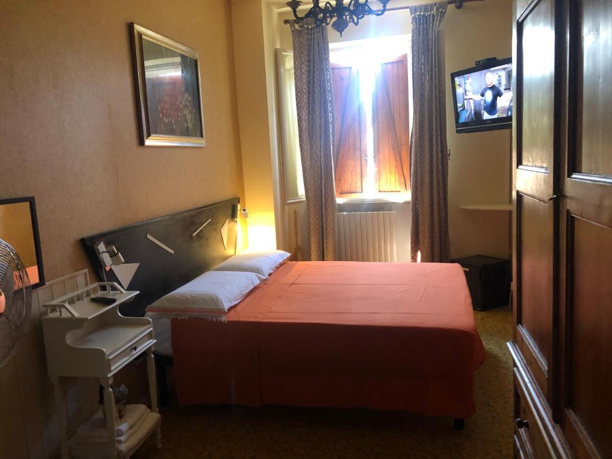 フォッソンブローネ La Finestra Sul Fiume Bed & Breakfast エクステリア 写真