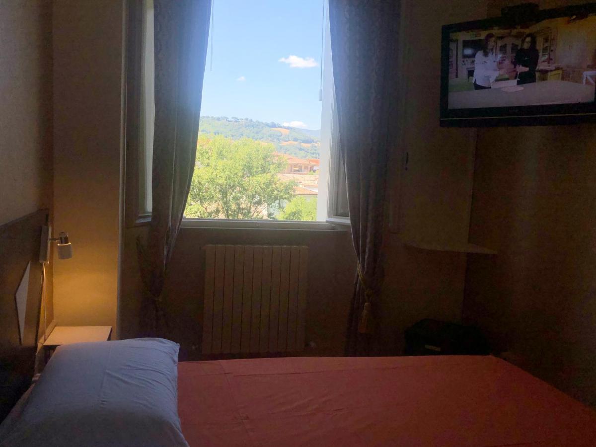 フォッソンブローネ La Finestra Sul Fiume Bed & Breakfast エクステリア 写真