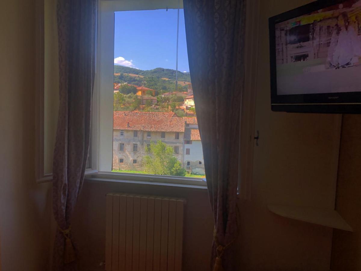 フォッソンブローネ La Finestra Sul Fiume Bed & Breakfast エクステリア 写真