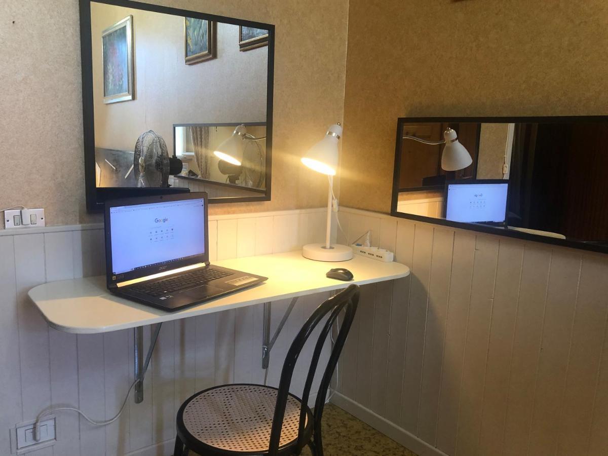 フォッソンブローネ La Finestra Sul Fiume Bed & Breakfast エクステリア 写真