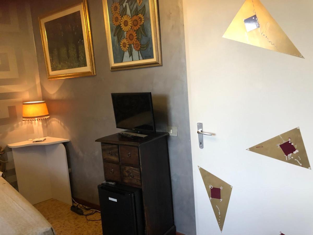 フォッソンブローネ La Finestra Sul Fiume Bed & Breakfast エクステリア 写真