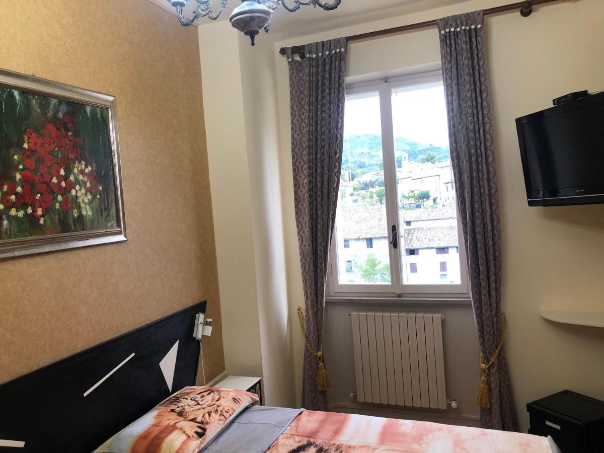フォッソンブローネ La Finestra Sul Fiume Bed & Breakfast エクステリア 写真