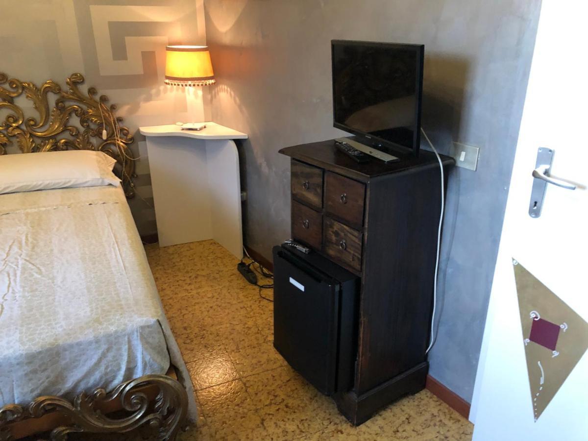 フォッソンブローネ La Finestra Sul Fiume Bed & Breakfast エクステリア 写真