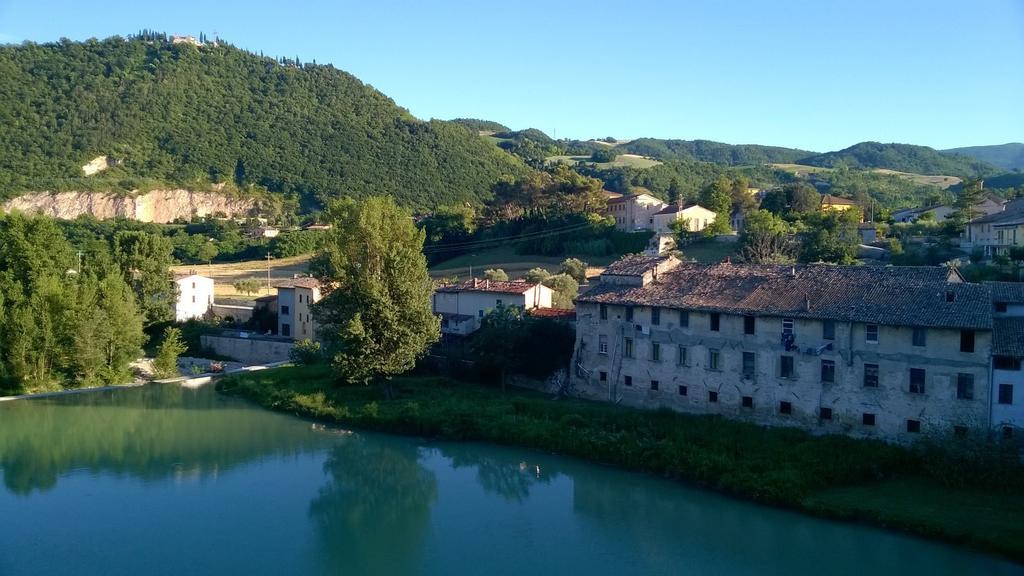 フォッソンブローネ La Finestra Sul Fiume Bed & Breakfast エクステリア 写真