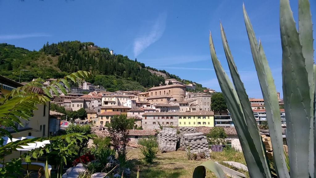 フォッソンブローネ La Finestra Sul Fiume Bed & Breakfast エクステリア 写真